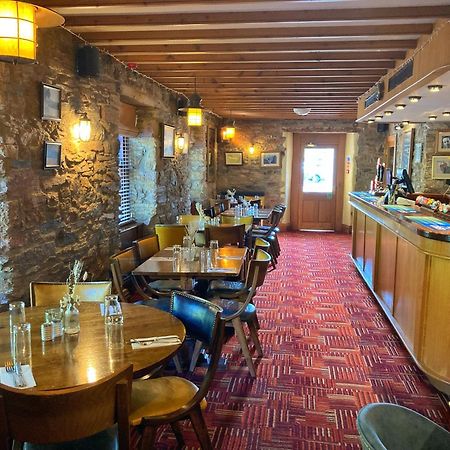 The Britannia Inn & Waves Restaurant セント・オーステル エクステリア 写真
