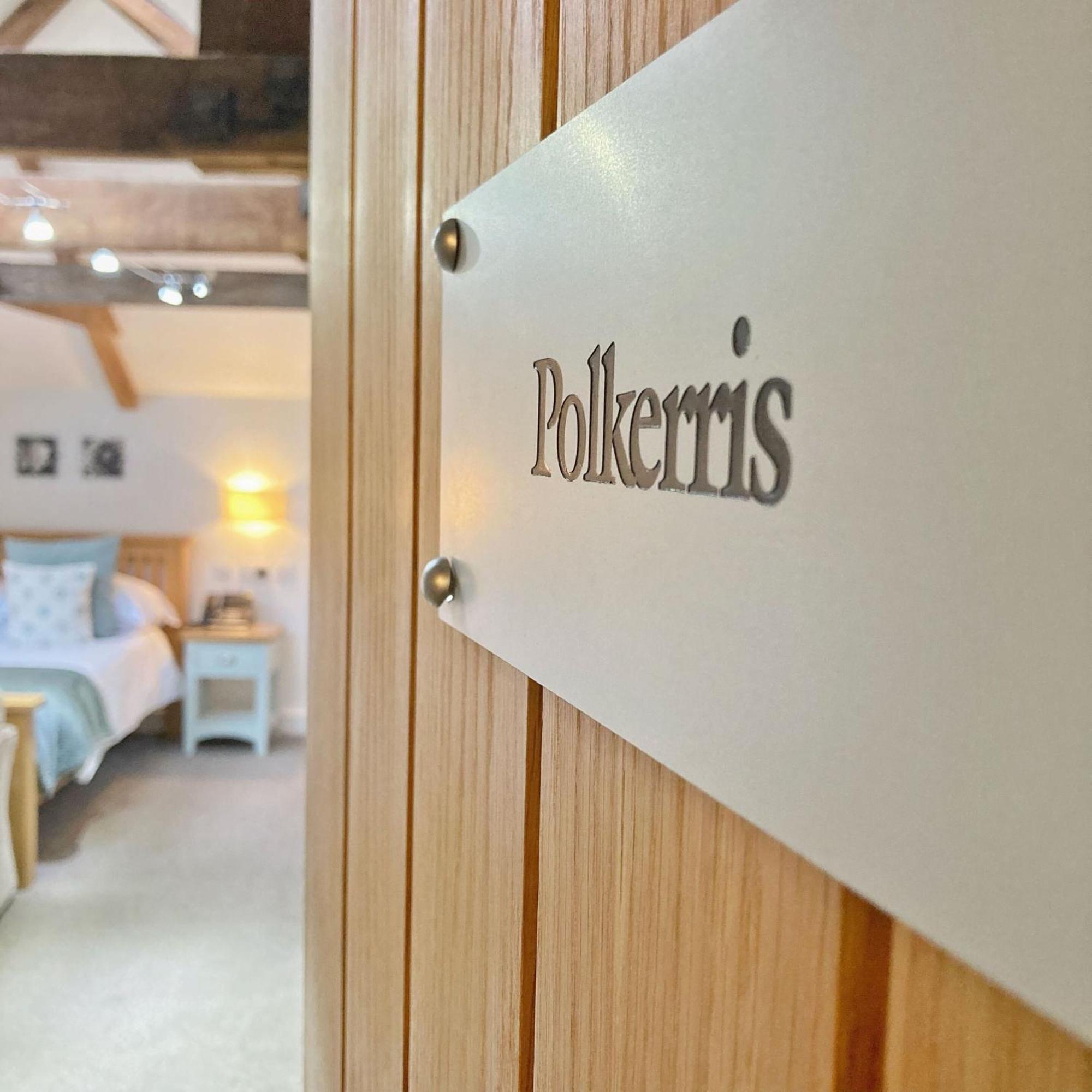 The Britannia Inn & Waves Restaurant セント・オーステル エクステリア 写真