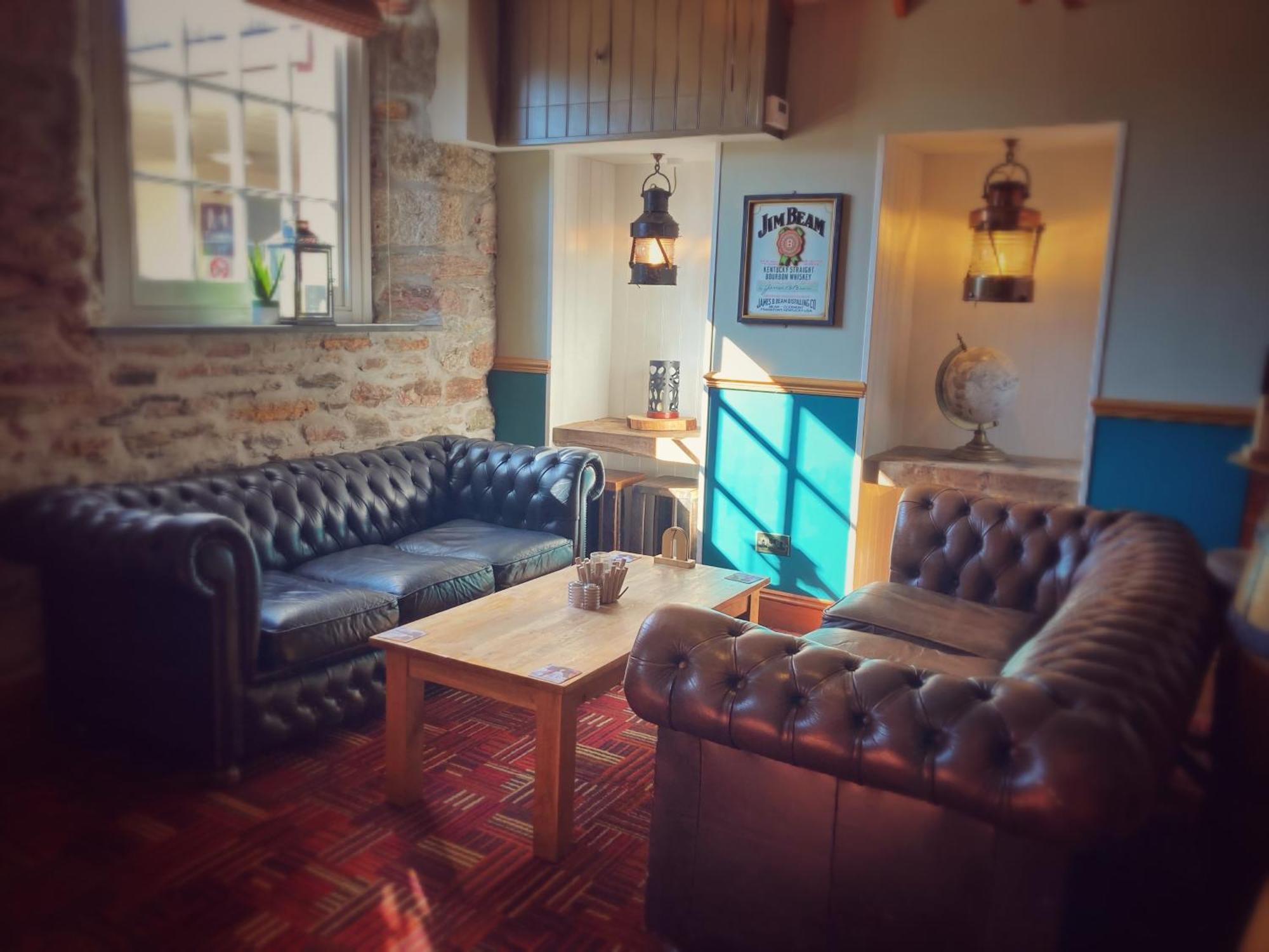 The Britannia Inn & Waves Restaurant セント・オーステル エクステリア 写真