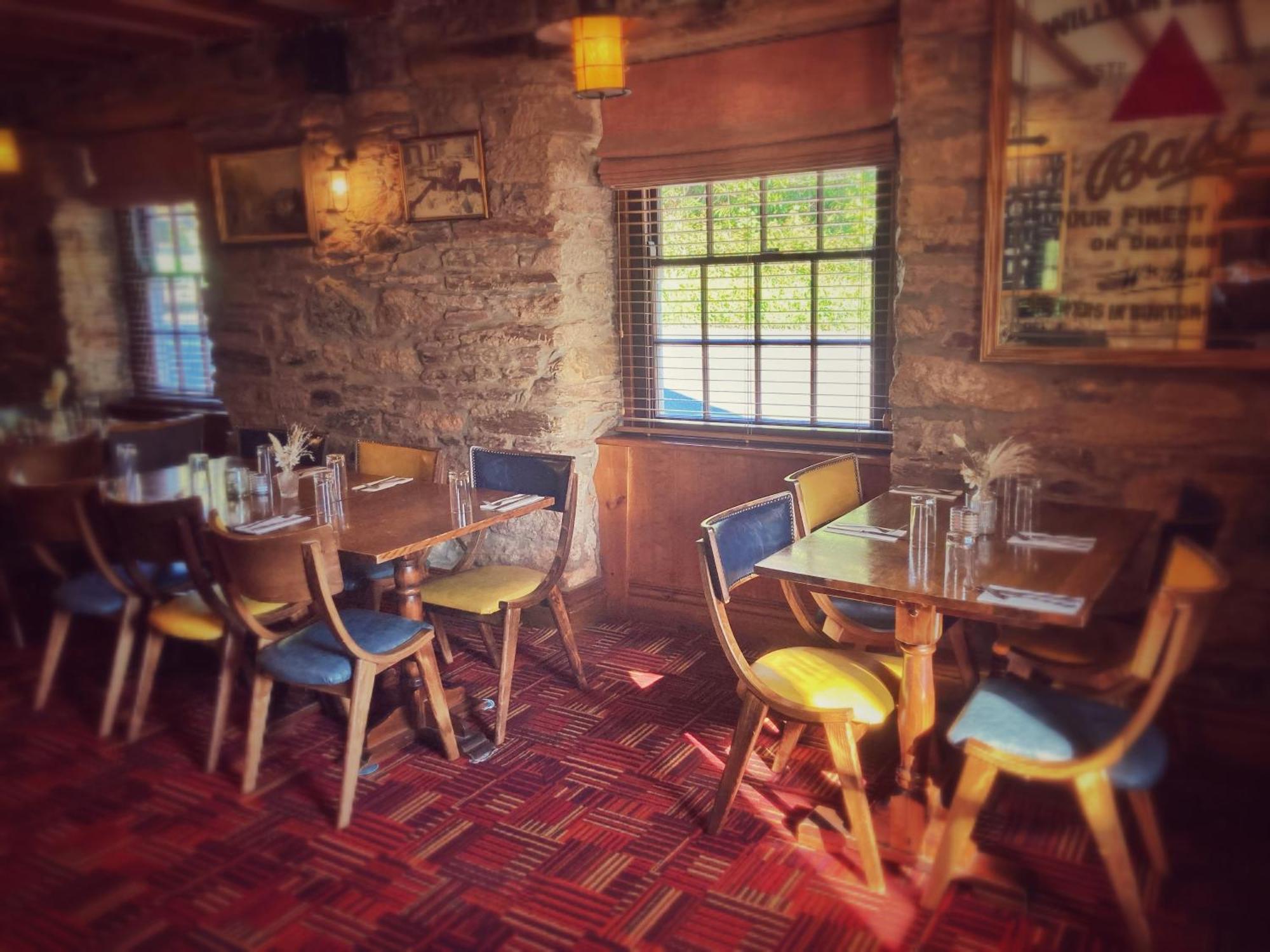 The Britannia Inn & Waves Restaurant セント・オーステル エクステリア 写真